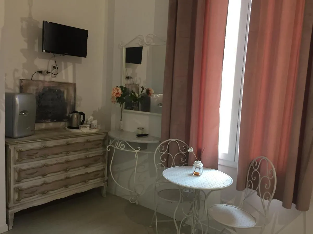 Le Camere Dei Fiori Sanremo 0*,